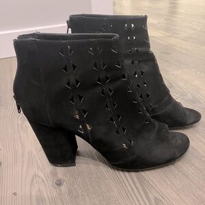 Brash ankle boot size 9.5 w triangle cutouts and open toe